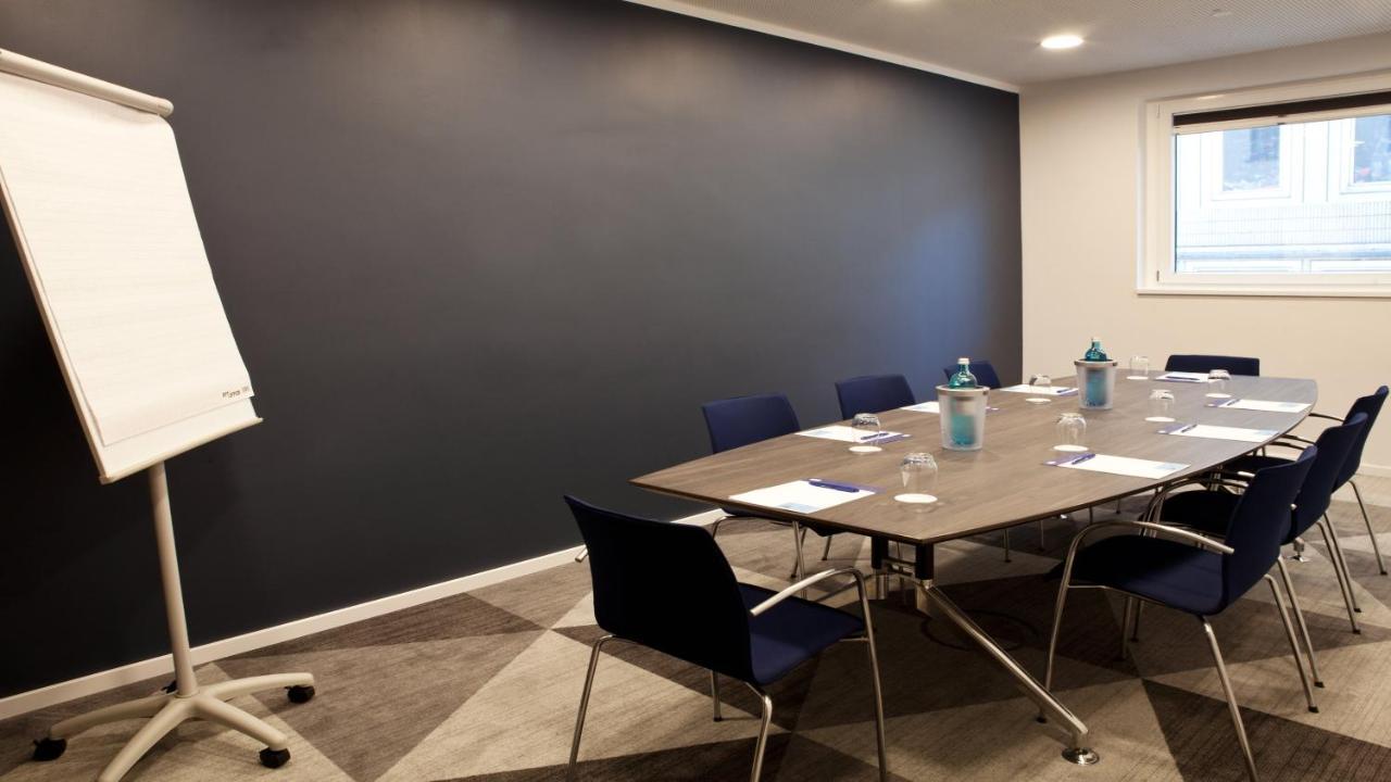 Holiday Inn Express Bochum By Ihg Экстерьер фото
