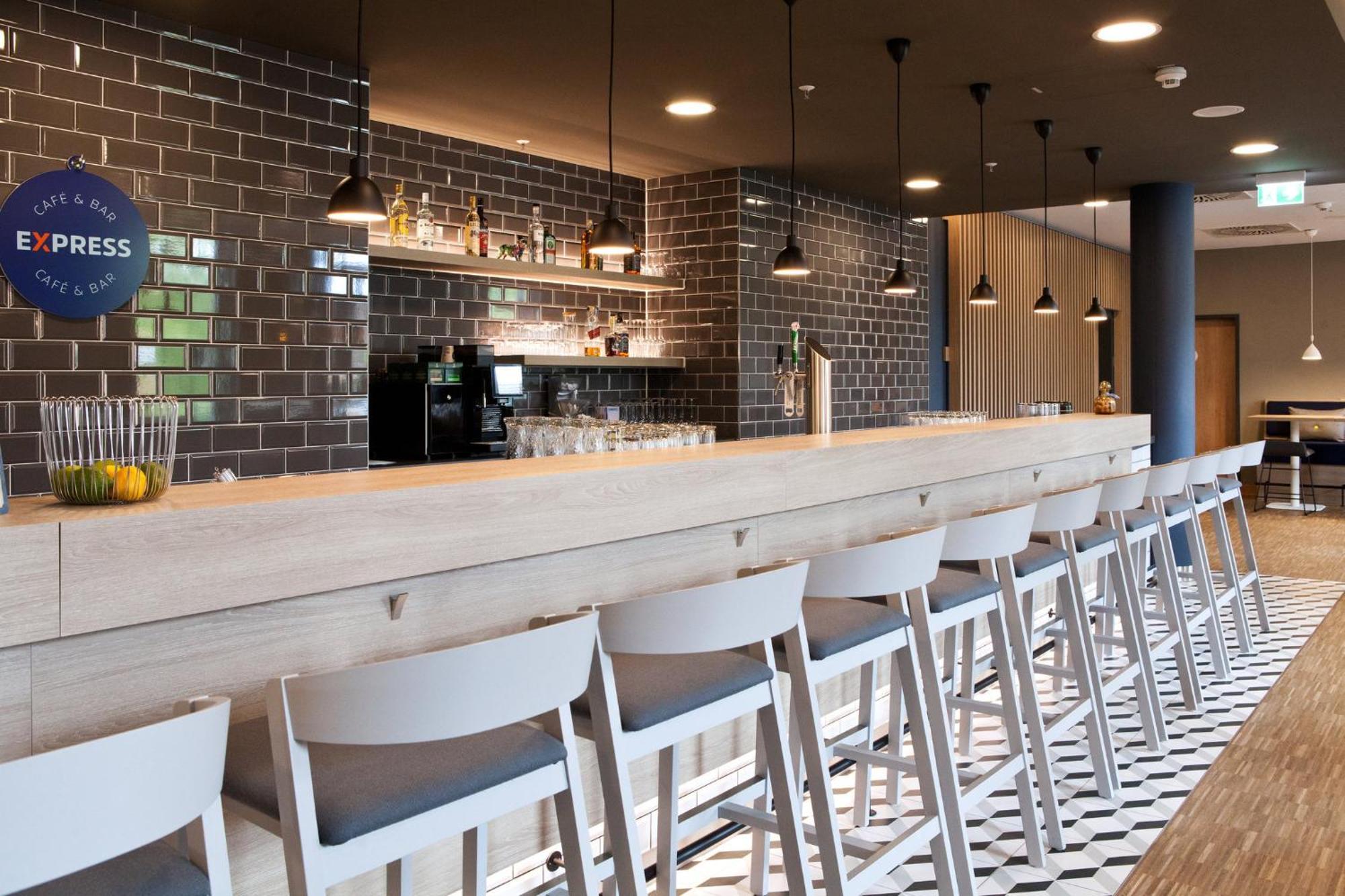 Holiday Inn Express Bochum By Ihg Экстерьер фото